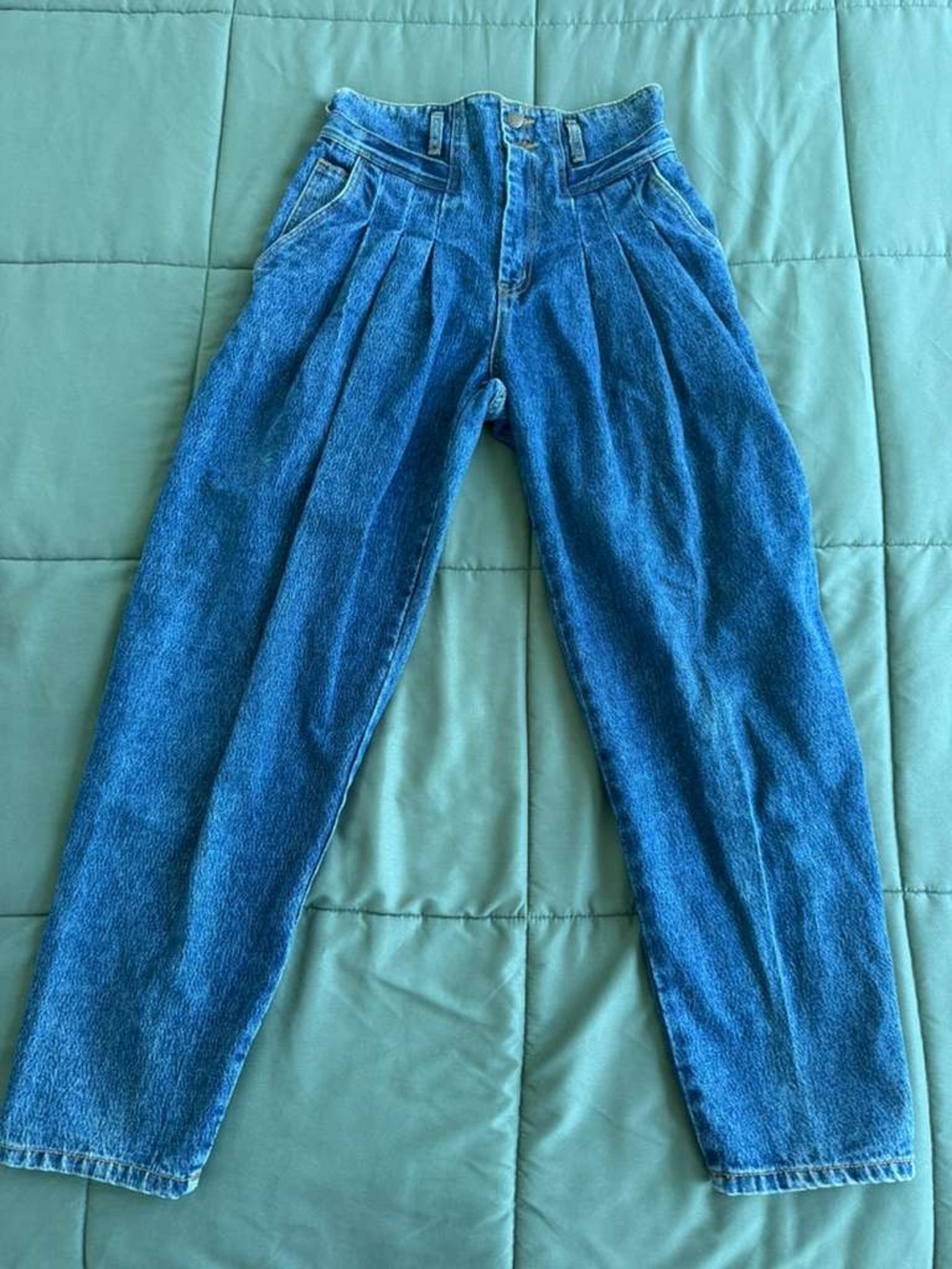 High-Rise Pleated Vintage-Style Blue Jeans